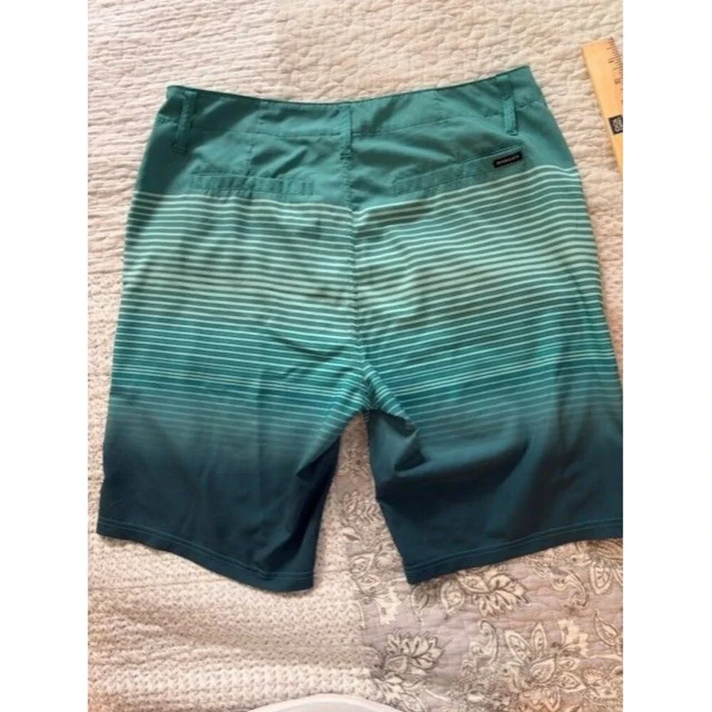 OAKLEY Swim Trunks‎ Men's Size 34 Green Stripe Board Surfer Logo Beach